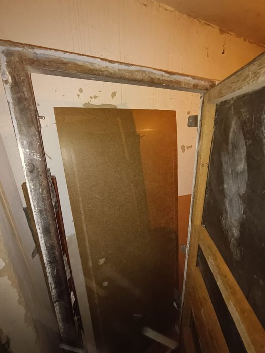 Продам дверь в хорошем состоянии