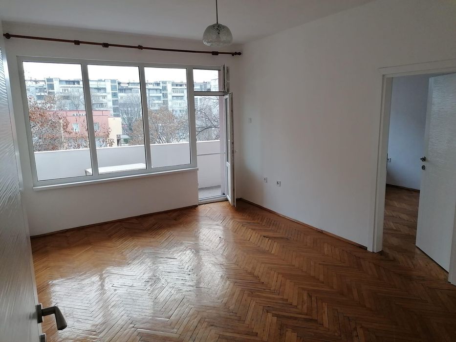 Дава се под наем Тристаен апартамент в Пловдив, Кючук Париж - 75 кв.м за 357 € - Снимка #1