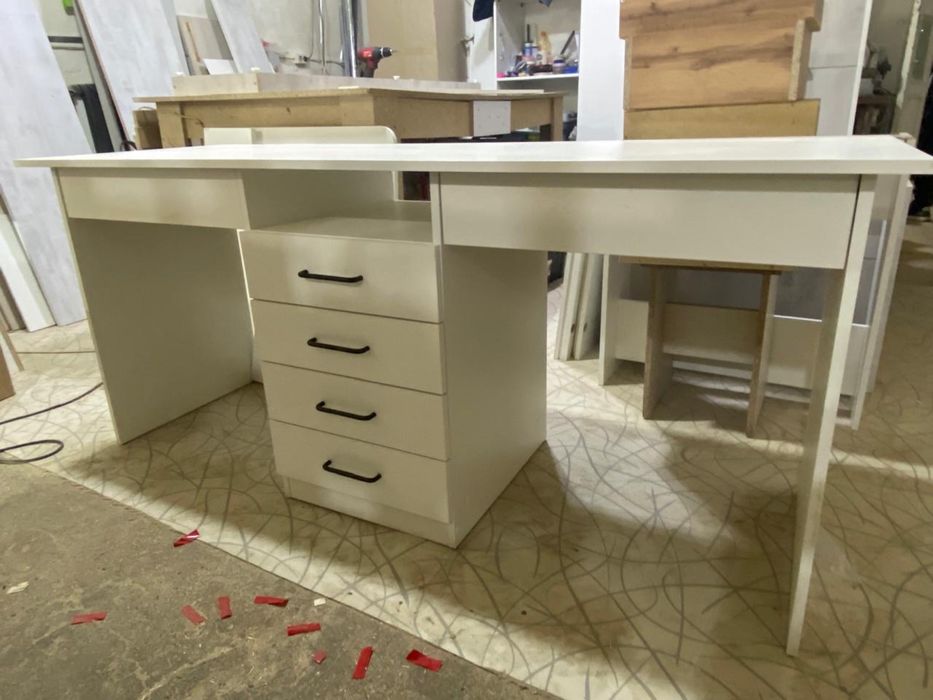 Продам новый стол