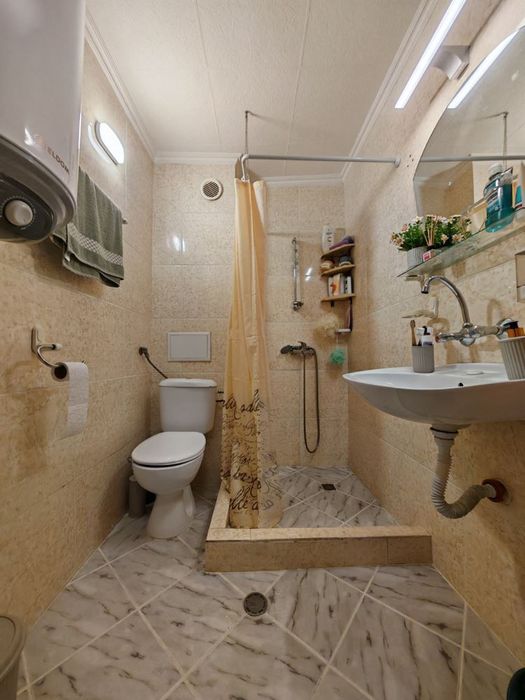 Обзаведен двустаен апартамент в Меден рудник зона А - преустроен в тр