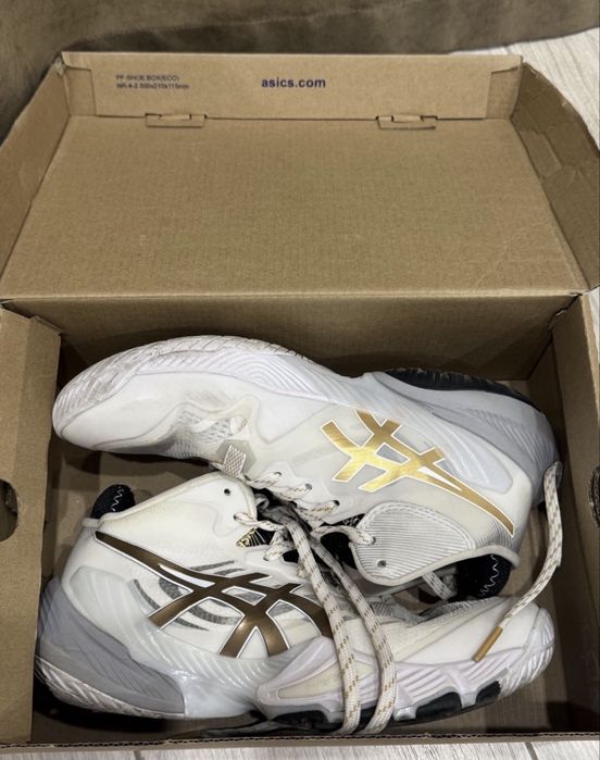 Кроссовки asics для спорта