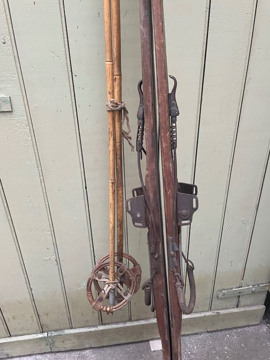 дървени ретро ски,кънки,шейни