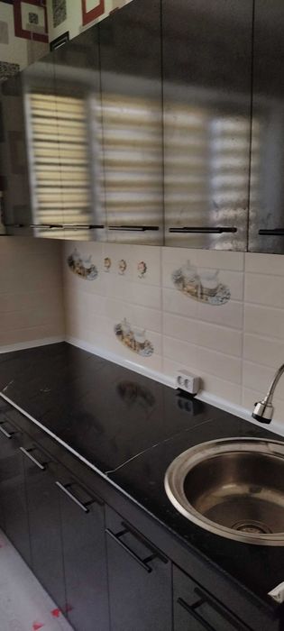 Срочно Машина бозор олдида 3 хонали 3/3/5 60м2 квартира сотилади