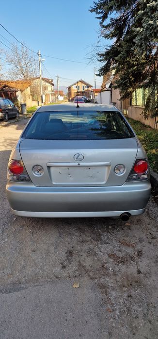 Lexus IS200 на части