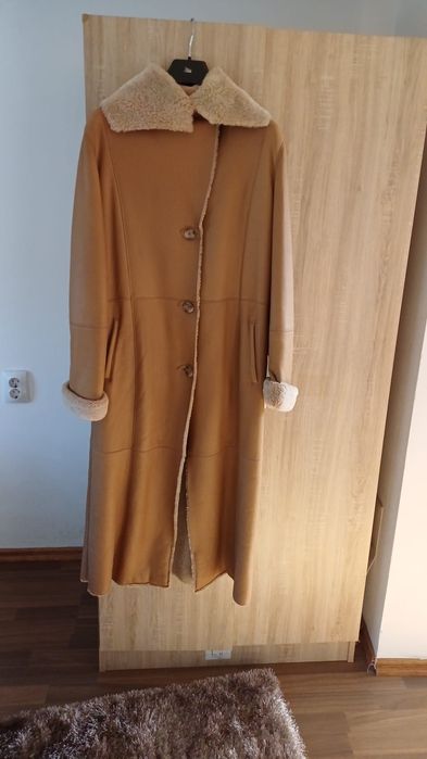 Palton lung îmblănit, elegant și călduros – stare excelentă