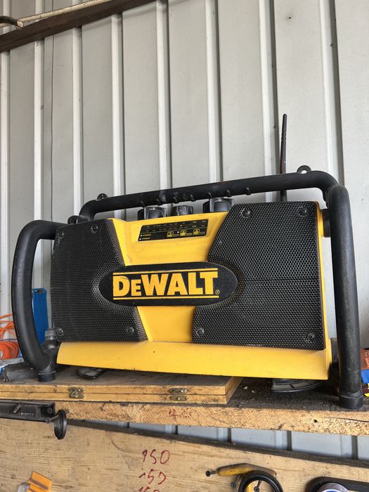 Boxa Dewalt ………..