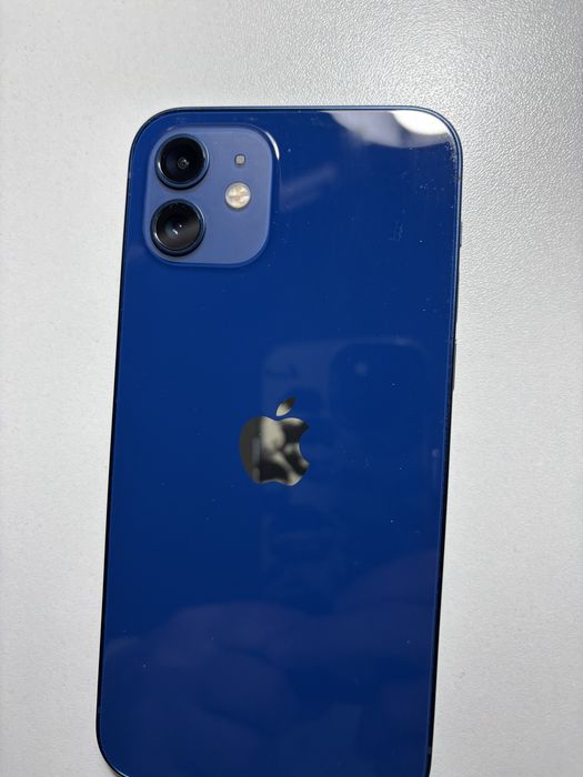 Продам Айфон 12