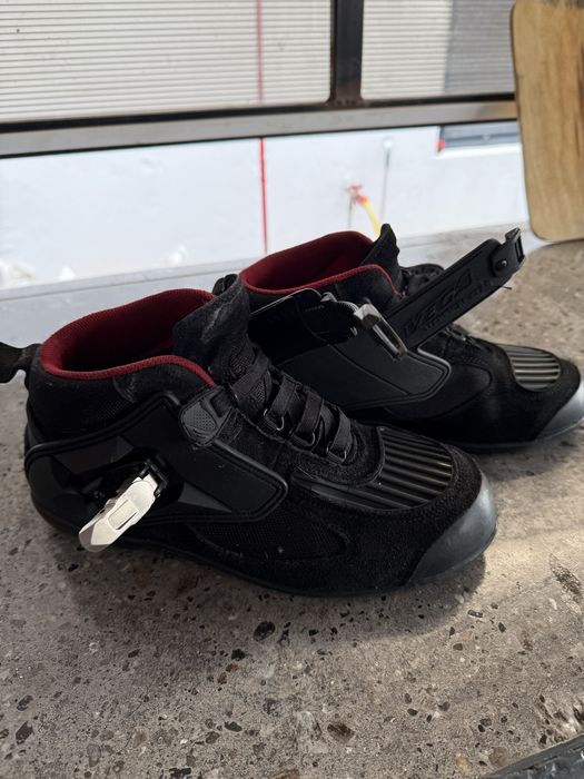 Мотоциклетные ботинки