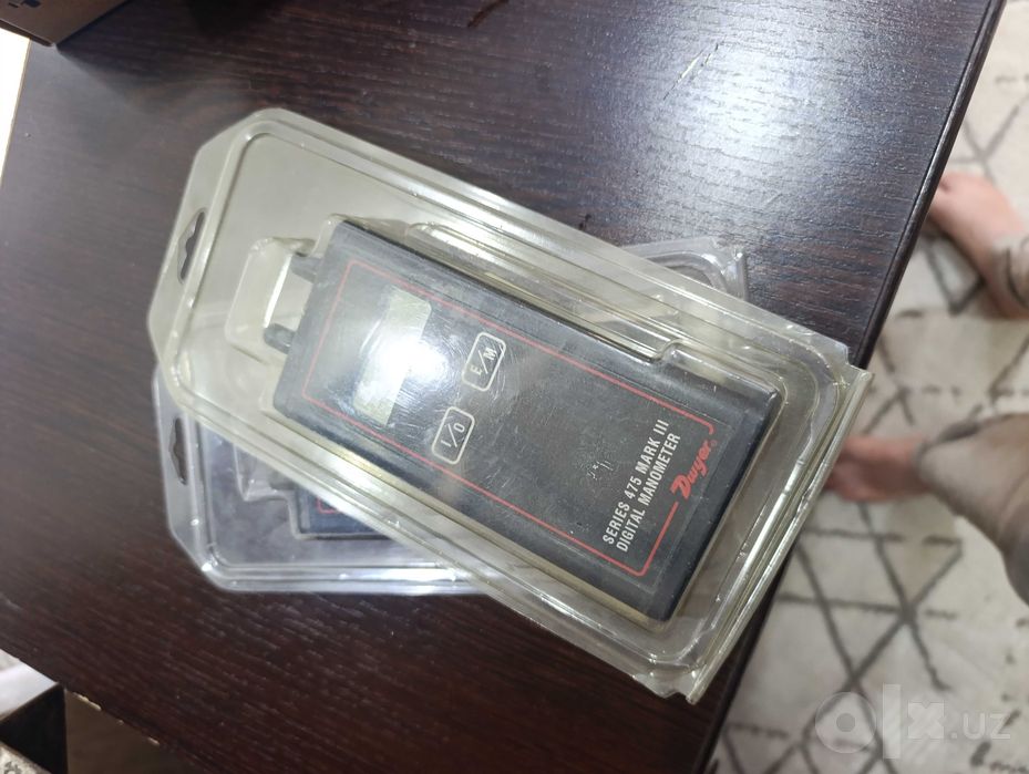 Dwyer Series 475 Mark III Digital Manometer