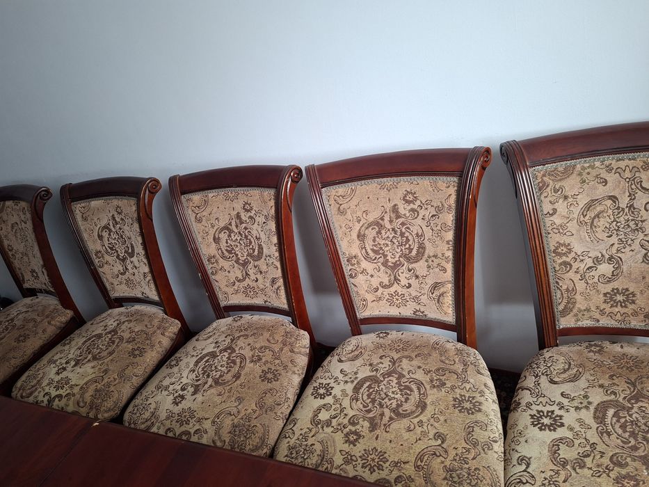 Продам стол со стульями в гостиную