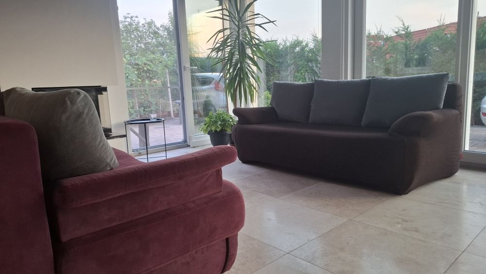 Set 2 canapele extensibile 3 locuri, cu ladă și perne – stare foarte bună