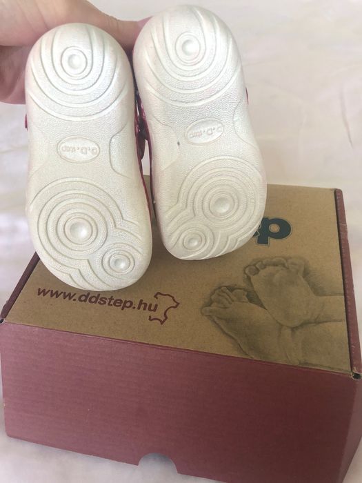 Сандали за момиченце DD Step