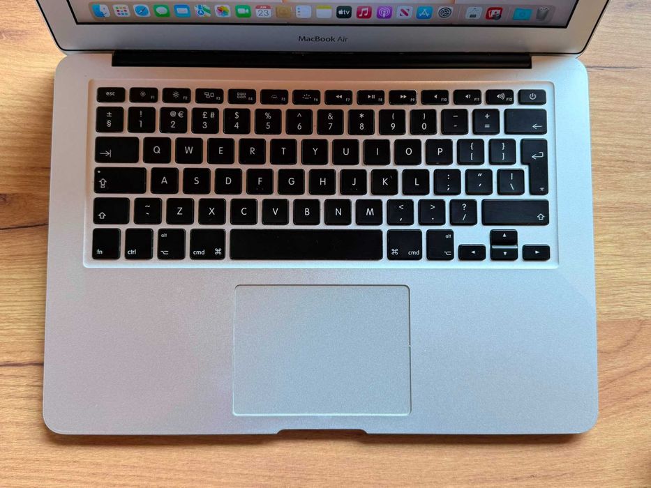 MacBook Air 13" 2017 i5 / 8GB RAM / 128GB SSD - Отлично Състояние