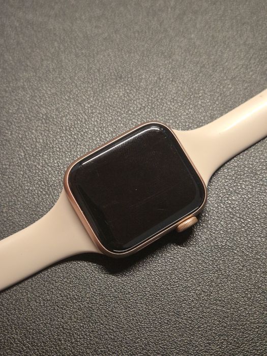 Apple Watch SE  Gold Aluminum Rose Gold 40mm - Sanatate Baterie 81% +