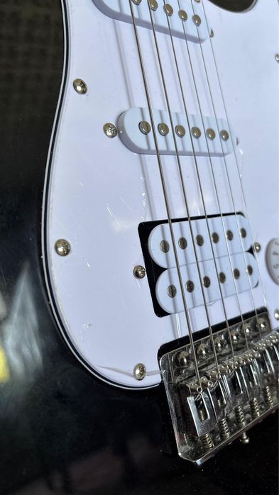 Электрогитара Levinson с набором