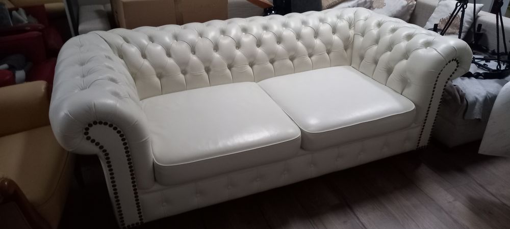 Canapea chesterfield