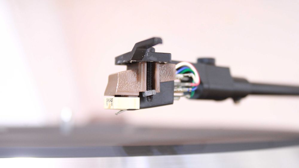 Pick up Marantz TT 2000.
Pick up Marantz TT2000(Shure).