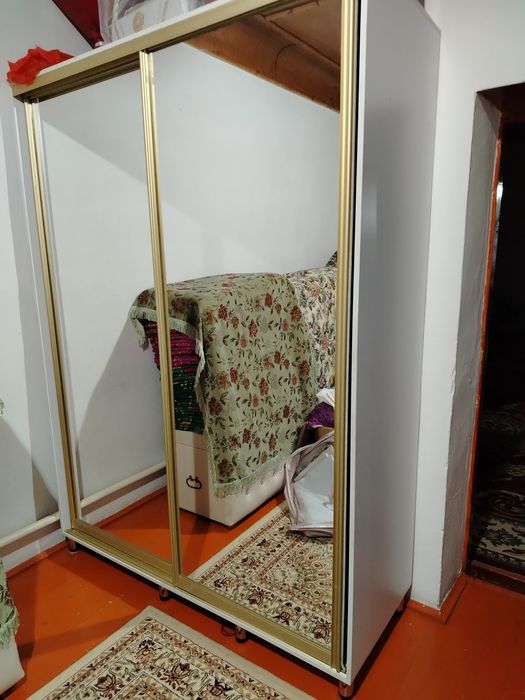 Шифоньер сатылады.