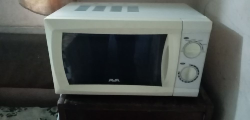 Продаю микроволновую печь бу