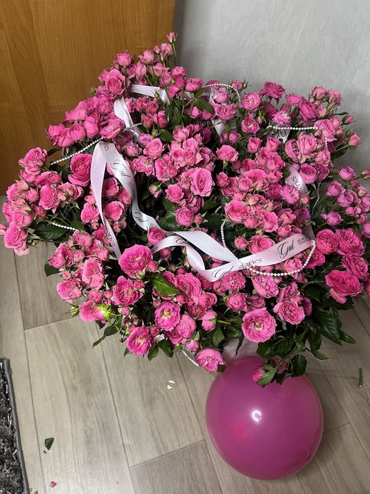 цветы корзина кустовых роз