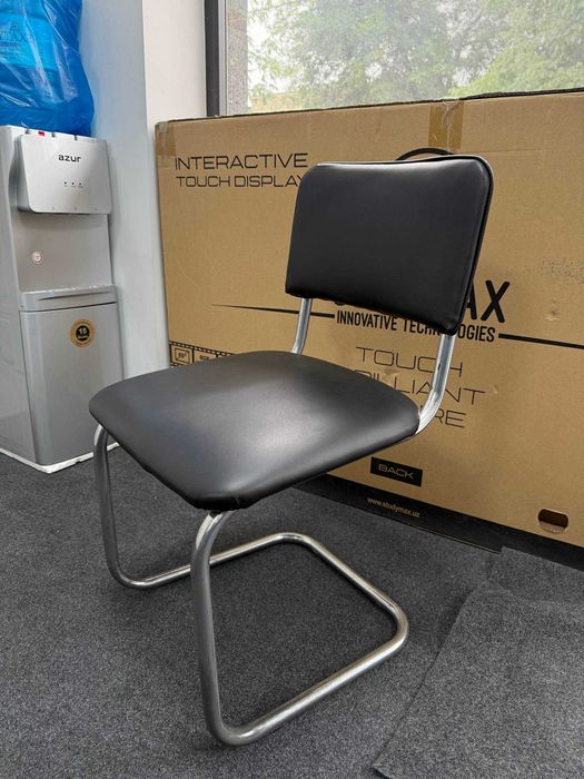 Ofis parta va stullari