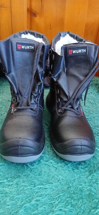 Високи зимни обувки