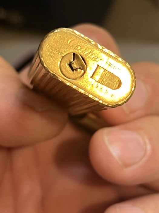 Două brichete defecte