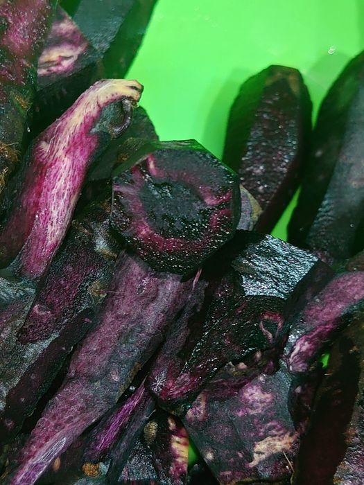 Cartofi mov și legume organice