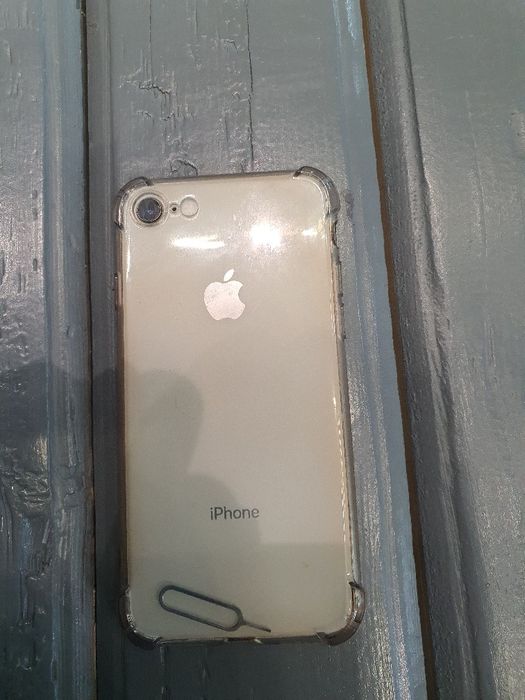 Продам iPhone  SE2020