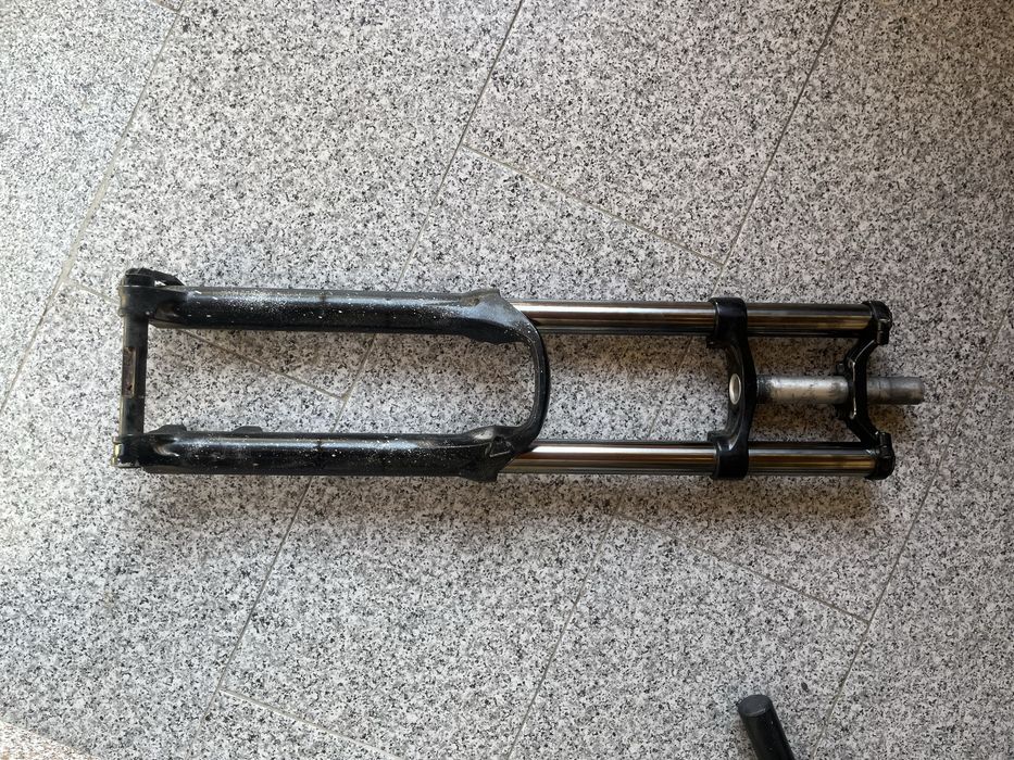 Furca 200mm rockshock