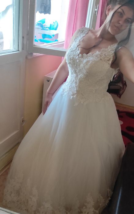 Vând rochiei de mireasa