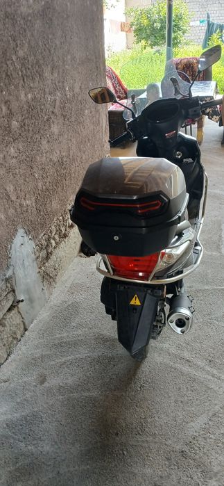 Largo motors brendiga tegishli motosikl sotiladi.