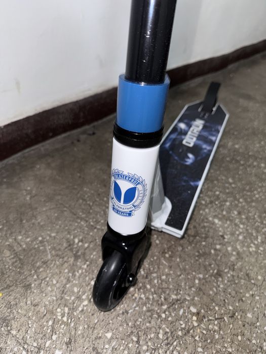 Trotineta freestyle scheme Blazer Pro Outrun 2 FX Scooter white smoke