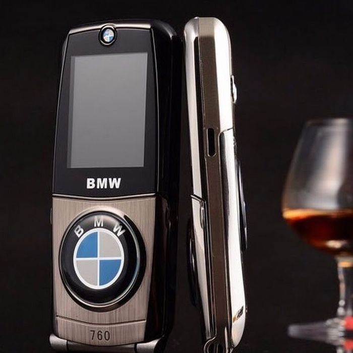 В наличии! BMW 760 duos люкс телефон  2 sim карта. Vertu telefon!