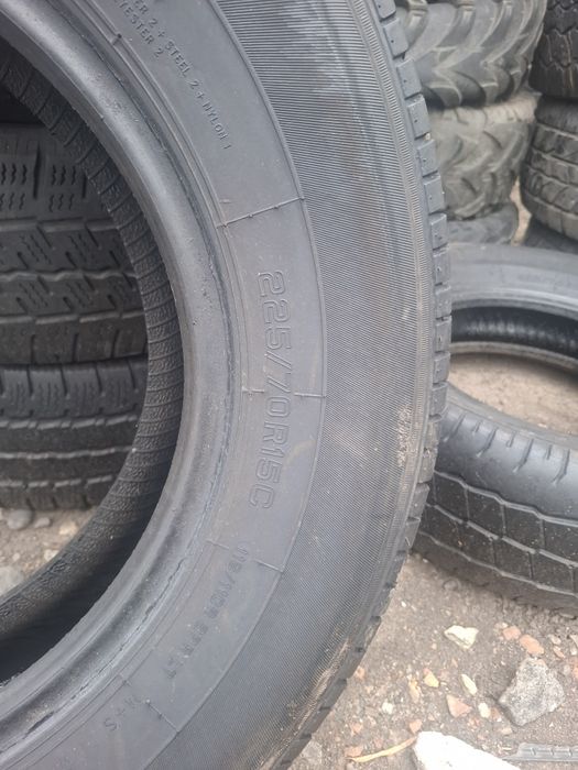 Vand 2 anvelope 225 70 15 C bune fara defecte