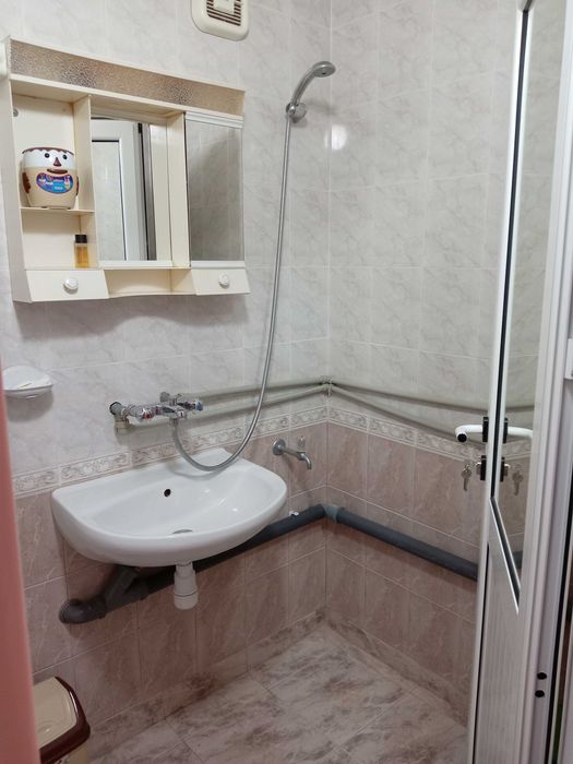 Дава се под наем Едностаен апартамент в Бургас, Център - 25 кв.м за 255 € - Снимка #4