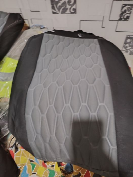 Продаются чехлы и полики б/у. Спарк.