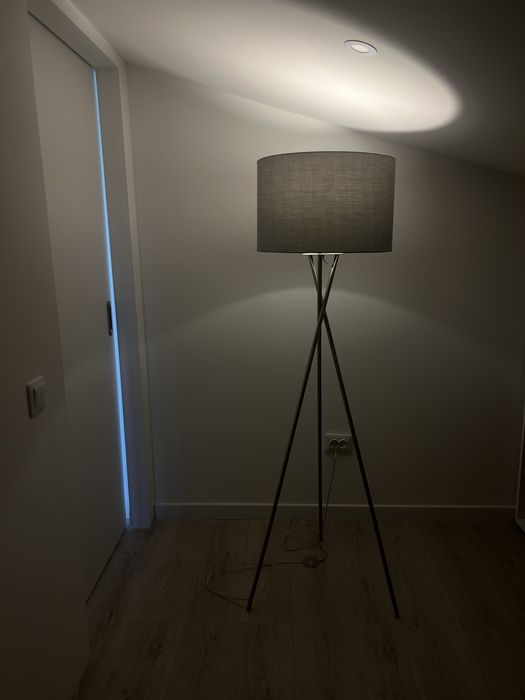 Lampadar tip tripod, abajur gri albastru