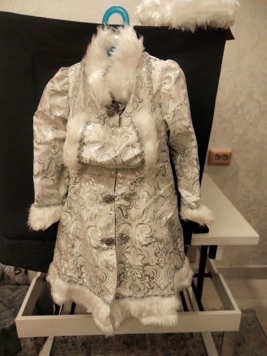 Продам новогодний костюм Снегурочки