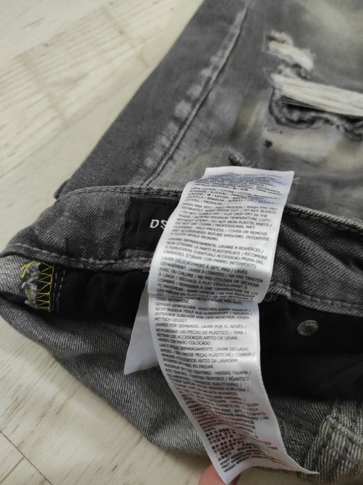 Dsquared2 Frare, Paint Splash, Cool Guy

Jeans | Size 44 || Original
