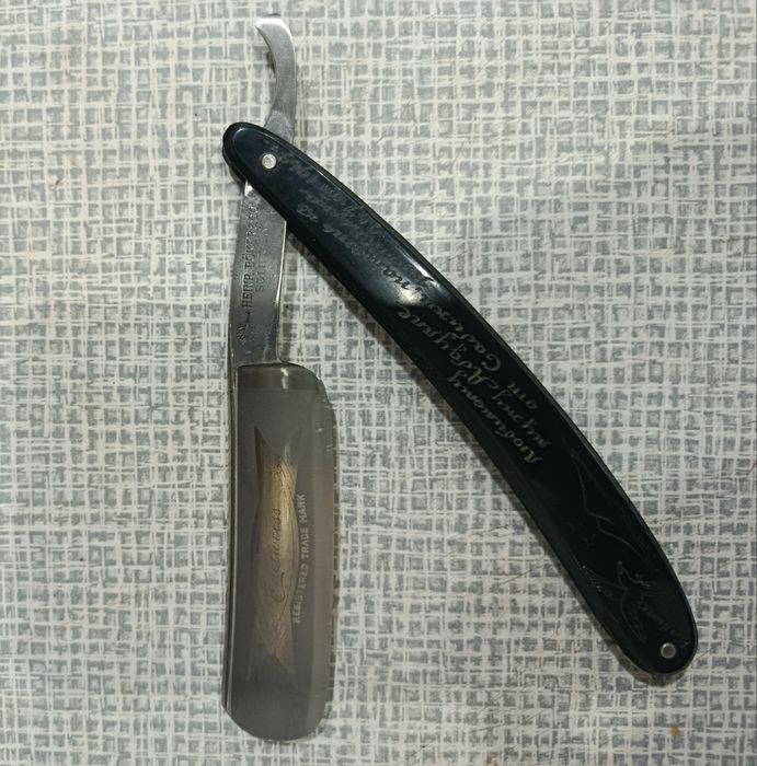 Опасная бритва .