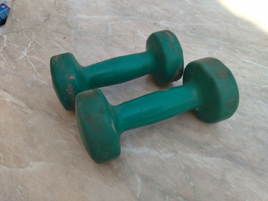 обмен 3 кг гантелей.