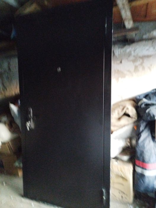 Продам входную дверь