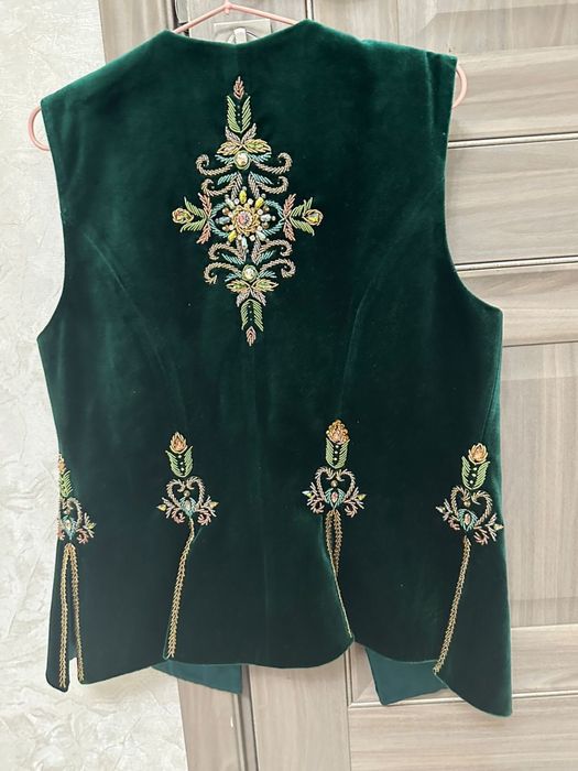 Кәжекейлер, қазақ нағыштағы кийімдер