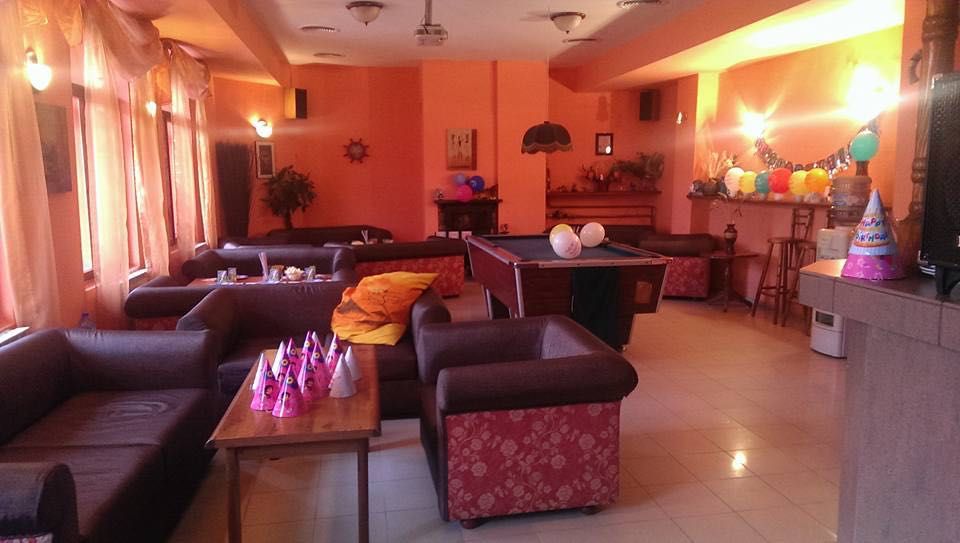 Продава се Хотел в Чепеларе - 1500 кв.м за 300 €/кв.м - Снимка #4