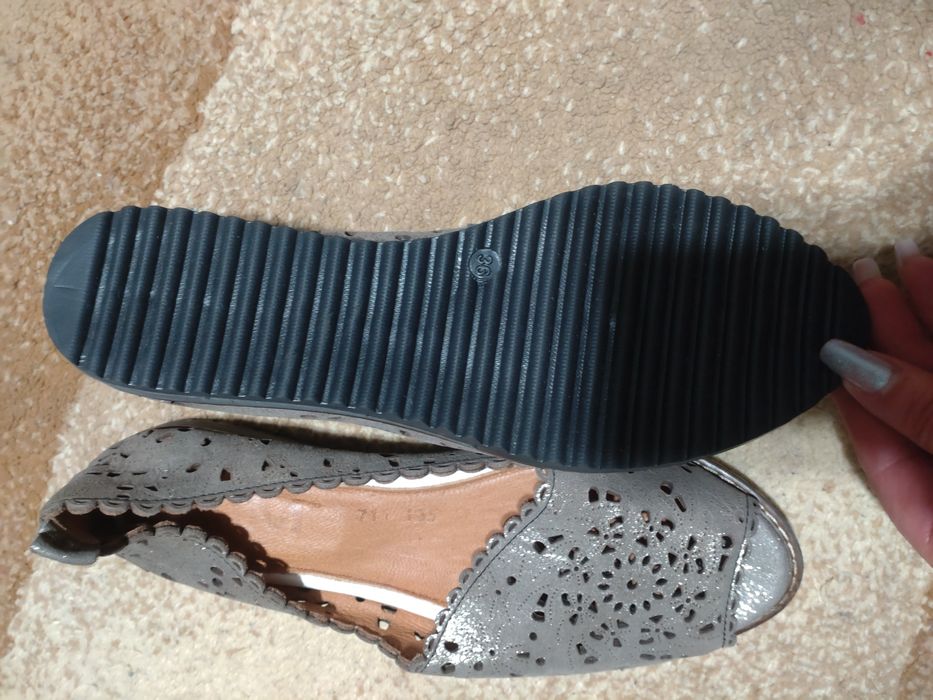 Новая кожаная обувь