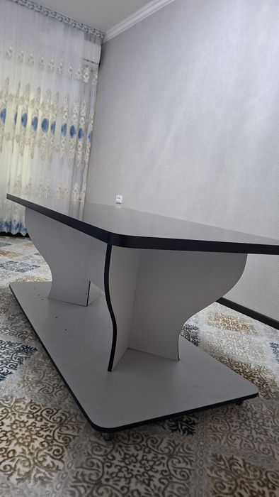 Стол для гостинной