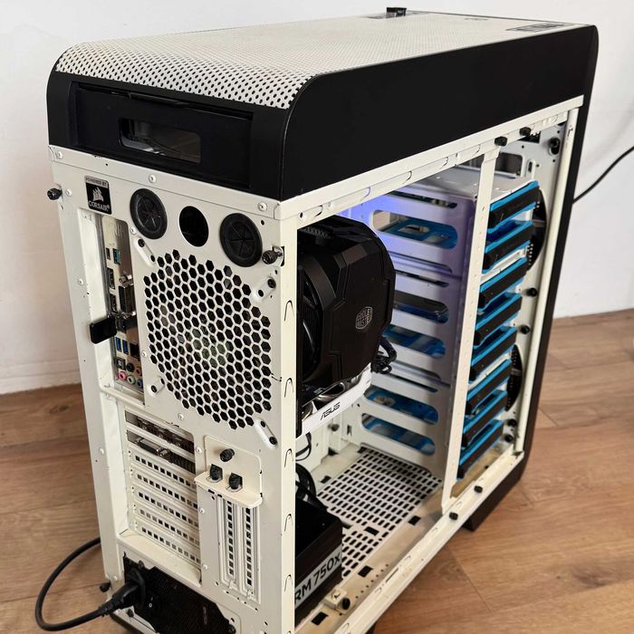 PC Gaming & Office / i5-8400 / GTX 1070 8GB / 32GB RAM / SSD / Win11 - Stare foarte bună de functionare.