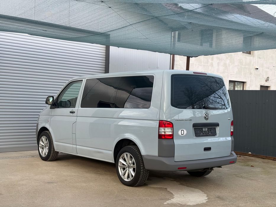 VW T5 2.0 TDI 2011-2015 105 si 140 Cp 8+1 9 Locuri Clima Pasageri