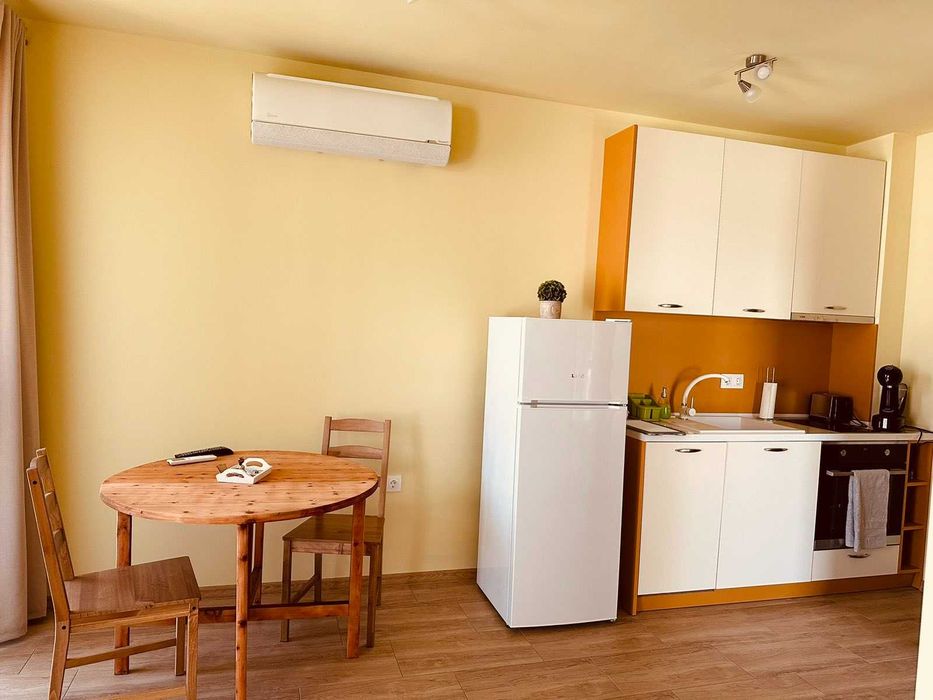 Дава се под наем Едностаен апартамент в к.к. Св.Св. Константин и Елена - 60 кв.м за 459 € - Снимка #2